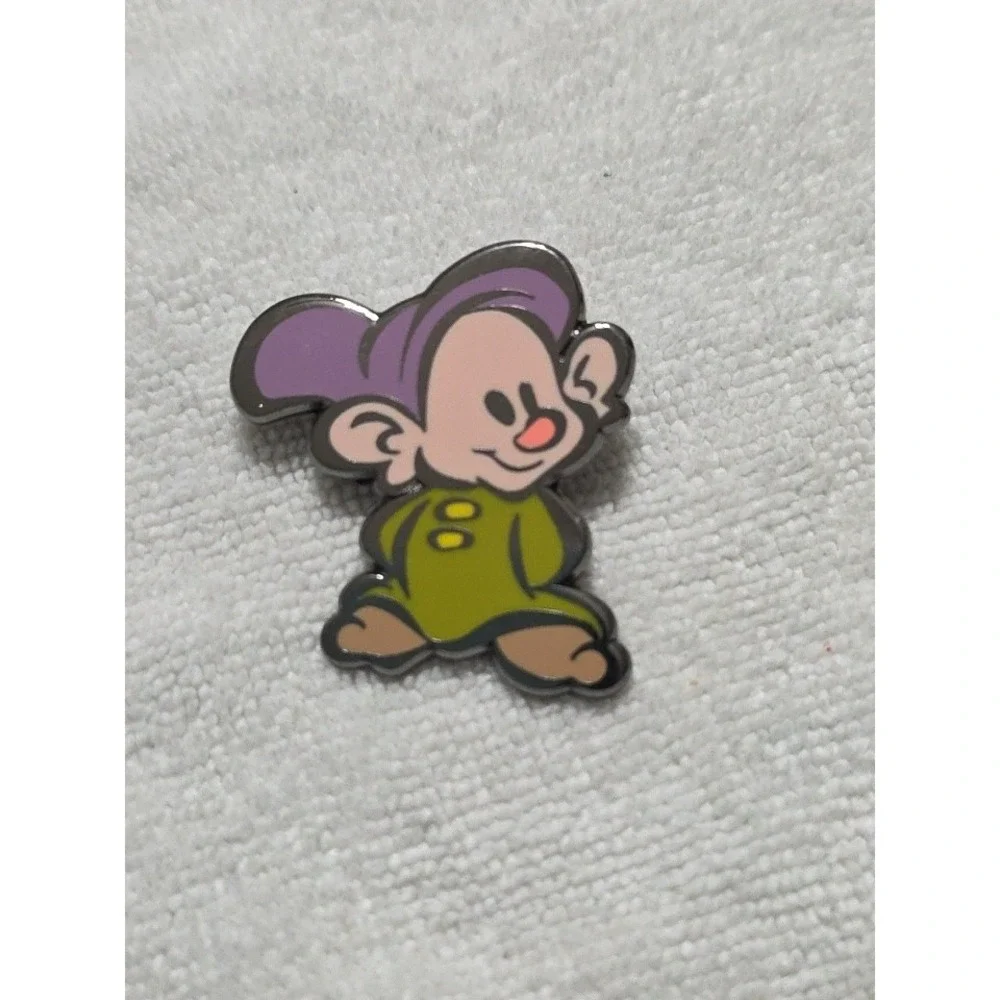 Dopey Snow‎ White and the Seven Dwarfs Cuties Mystery Disney Pin 2016
